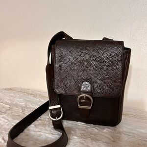 Beautiful Eddie Bauer Pebble Leather Crossbody Messenger Bag. Excellent shape.
